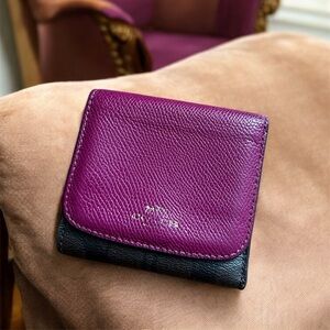 🟤COACH: Vintage, small logo pink & brown trifold wallet, in used condition🟤